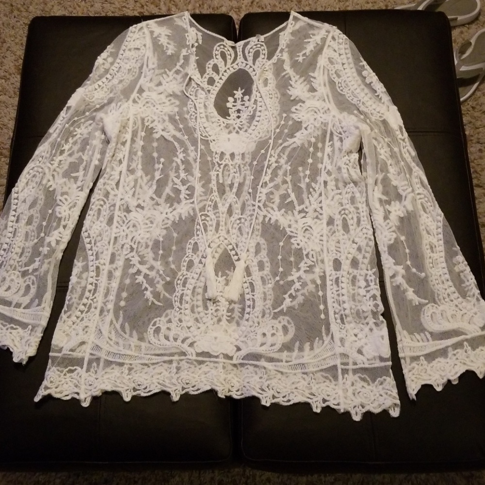 Long sleeve lace top size large